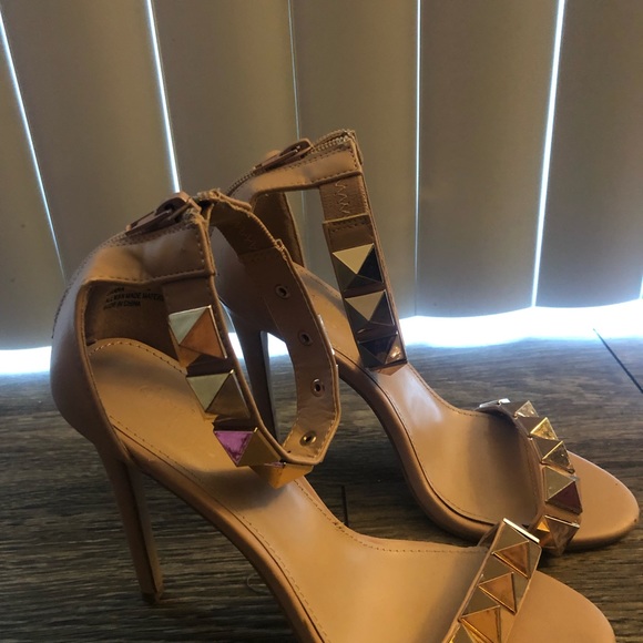 Assorted shoes - Picture 7 of 15